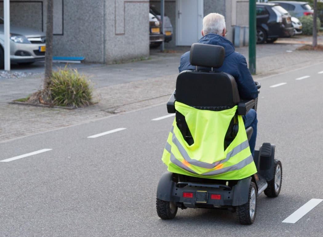 Moet een scootmobiel verzekerd zijn? - HalloVitaal